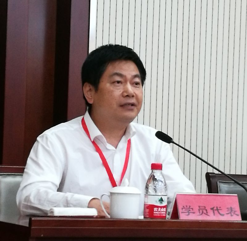 四川現代教育集團蘇華在中央社會(huì )主義學(xué)院民主黨派干部進(jìn)修班結業(yè)典禮上發(fā)言.JPG