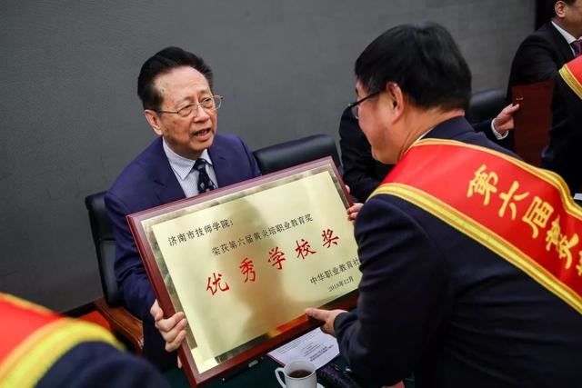 黃炎培職業(yè)教育獎揭曉，向獲獎?wù)咦ＹR！