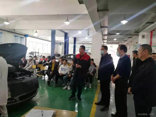 西昌市第一中學(xué)校長(cháng)崔太宗一行到西昌職校參觀(guān)考察實(shí)訓基地_副本.png